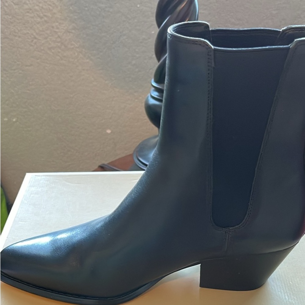 Michael Kors Kinlee booties